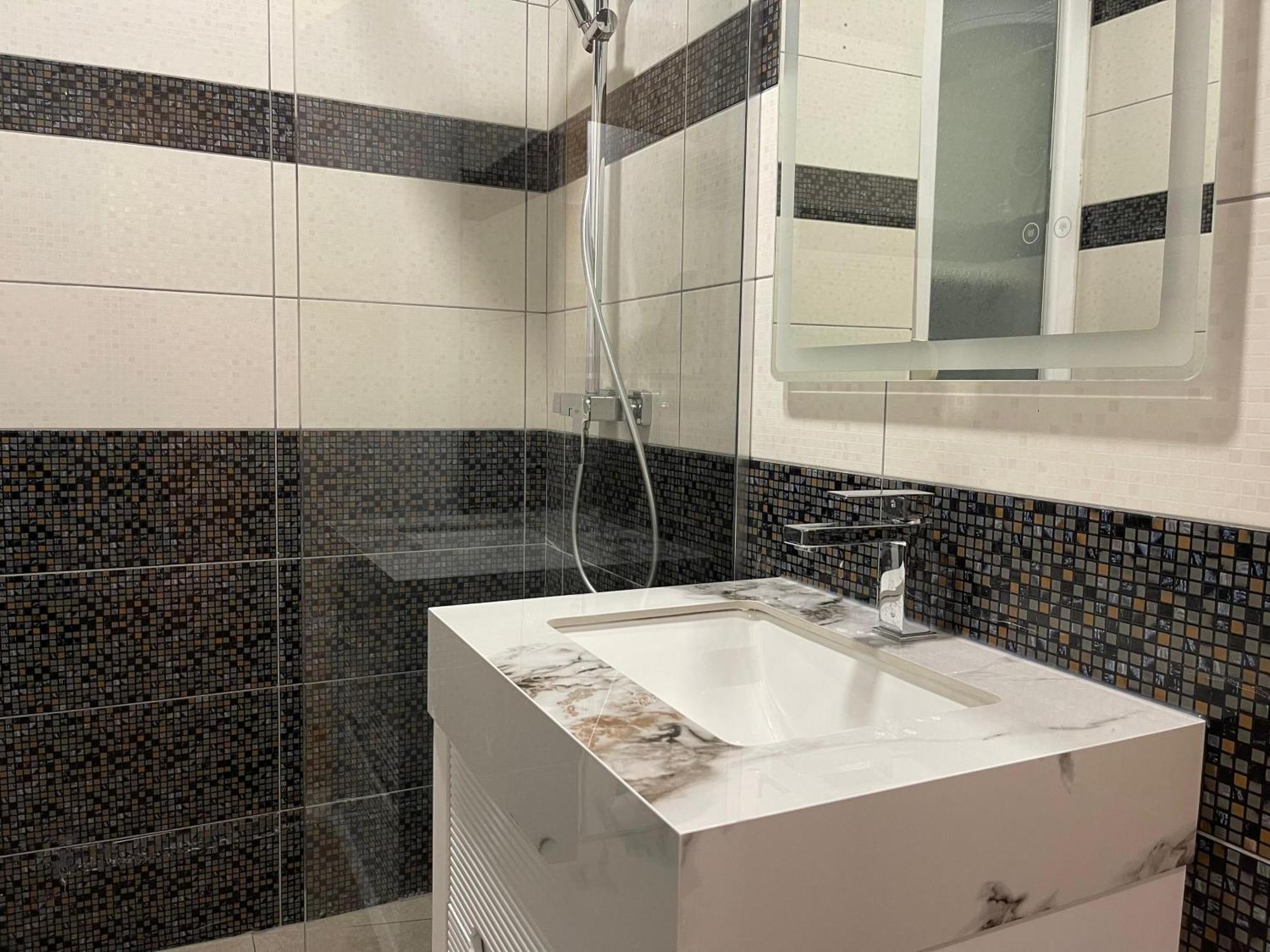 Gem In The Heart Of Tirana Apartman Kültér fotó